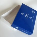 doosje doos a6 formaat met los deksel bedrukt in blauw, gelamineerd kaarten inhoud